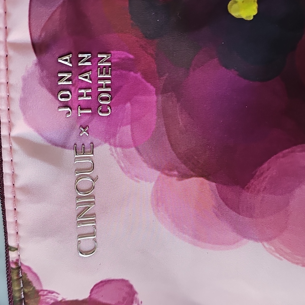 🌺HP🌺Clinique x Jonathan Cohen Limited Edition Cosmetic Bag With Samples NWT - Picture 2 of 10